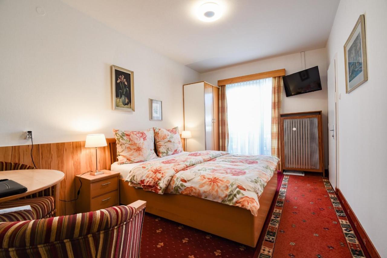 Gartenhotel Garni Pension B&B Innsbruck Exterior foto