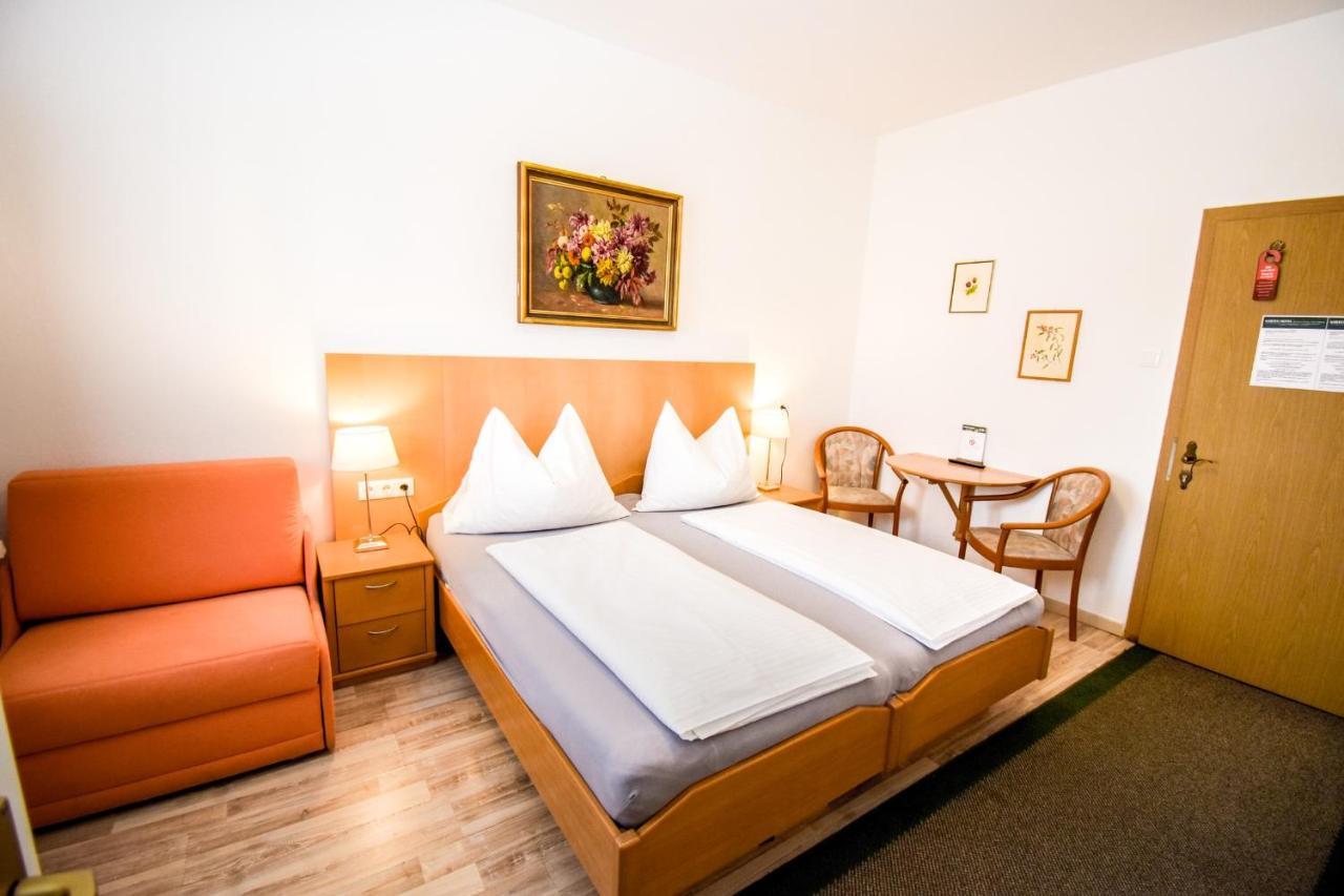 Gartenhotel Garni Pension B&B Innsbruck Exterior foto